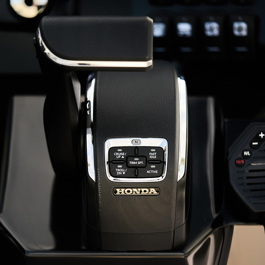 Manetka do silnika Honda V6 BF 250