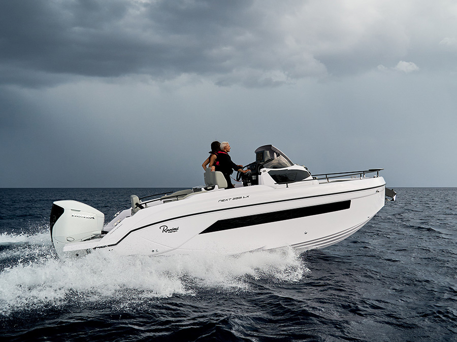 Silnik zaburtowy Honda V6 BF 250 na wodzie